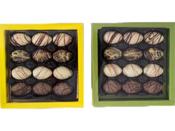 Bonboneitjes 9 st. in vierkant doosje